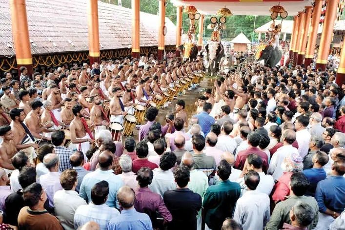 പിഷാരികാവ് കാളിയാട്ടം: ഭക്തിസാന്ദ്രമായ വലിയ വിളക്ക് ഇന്ന്; നാന്തകം എഴുന്നള്ളത്ത് പിടിയാനപ്പുറത്ത്