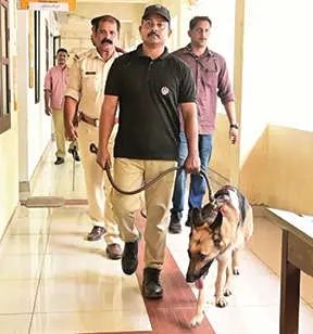 ബോംബ് ഭീഷണിയിൽ വടകര മിനി സിവിൽ സ്റ്റേഷൻ സ്തംഭിച്ചു; ആർ.ടി.ഒ. ഓഫീസിലേക്ക് വ്യാജ സന്ദേശം