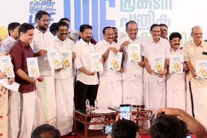 3,000 രൂപ പെൻഷൻ, ഉമ്മൻചാണ്ടി ആരോഗ്യ ഇൻഷുറൻസ്; ജനപ്രിയ വാഗ്ദാനങ്ങളുമായി യുഡിഎഫ് പ്രകടനപത്രിക