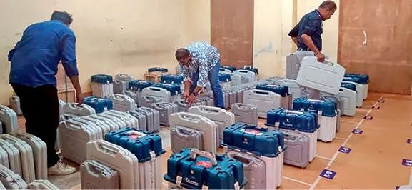 പുനലൂരിൽ വോട്ടിങ് യന്ത്രങ്ങൾഎത്തി, കമ്മിഷനിങ് ഇന്ന്