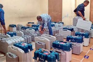 പുനലൂരിൽ വോട്ടിങ് യന്ത്രങ്ങൾഎത്തി, കമ്മിഷനിങ് ഇന്ന്