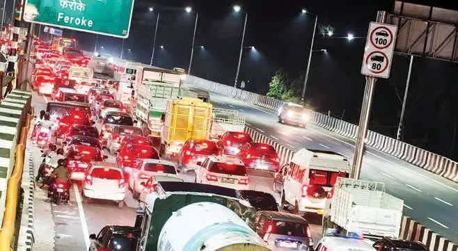 അറപ്പുഴ പാലം അടച്ചു: ദേശീയപാതയിൽ യാത്രാദുരിതം, വൻ ഗതാഗതക്കുരുക്ക്