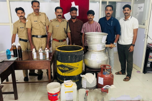 വടകരയിൽ എക്സൈസ് വേട്ട: 24 ലിറ്റർ ചാരായവും വാഷും പിടികൂടി, രണ്ട് യുവാക്കൾ അറസ്റ്റിൽ