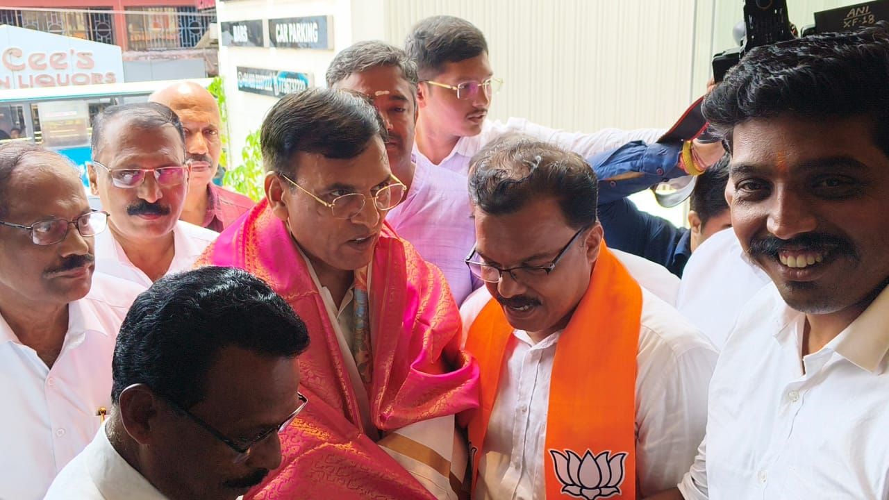 കേന്ദ്ര മന്ത്രി മൻസുഖ് മണ്ഡവിയ്ക്ക് മാഹിയിൽ സ്വീകരണം