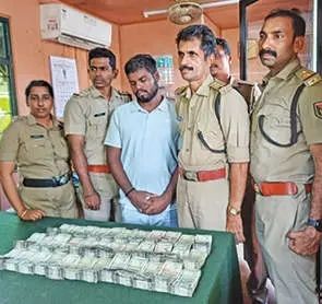 ബസ് യാത്രക്കാരനിൽനിന്ന് രേഖകളില്ലാത്ത 17.50 ലക്ഷം രൂപ പിടിച്ചെടുത്തു