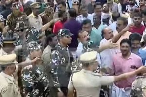 വാടാനപ്പള്ളിയിൽ 'കിറ്റ്' വിവാദം; ബിജെപി-യുഡിഎഫ് പ്രവർത്തകർ തമ്മിൽ സംഘർഷം