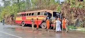 പുതുവേലിയിൽ ബസ് അപകടം; 11 പേർക്ക് പരിക്ക്