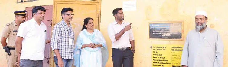 ഒന്നാം നമ്പർ പോളിങ് ബൂത്ത് സന്ദർശിച്ച് കളക്ട‌ർ