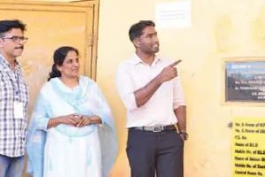 ഒന്നാം നമ്പർ പോളിങ് ബൂത്ത് സന്ദർശിച്ച് കളക്ട‌ർ