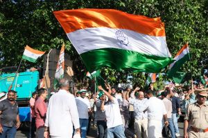 മാഹിയിൽ കലാശക്കൊട്ട് മഹാഘോഷയാത്രകളായി