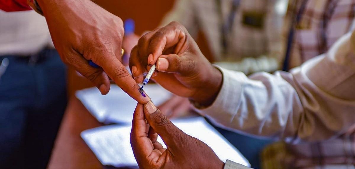 കേരളം നാളെ പോളിങ് ബൂത്തിലേക്ക്; ഇന്ന് നിശബ്ദ പ്രചാരണം, വോട്ടിങ് യന്ത്രങ്ങളുടെ വിതരണം തുടങ്ങി