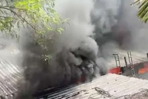 പന്തിരിക്കരയിൽ ഫാൻ നിർമാണ യൂണിറ്റിന് തീപിടിച്ചു; ലക്ഷങ്ങളുടെ നഷ്ടം