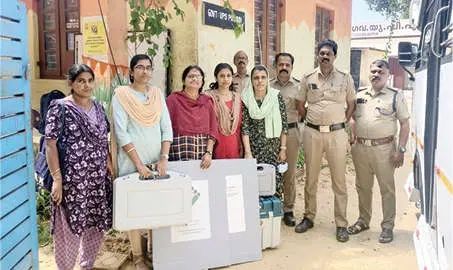 കുന്നുകയറി തേയിലത്തോട്ടങ്ങൾ കടന്ന് അവരെത്തി