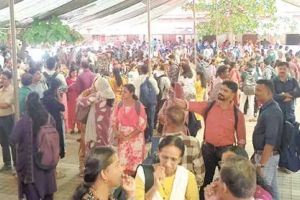 പേരാമ്പ്രയിൽ പോളിങ് സാമഗ്രികളുടെ വിതരണം വൈകി; ഉദ്യോഗസ്ഥർ വലഞ്ഞു