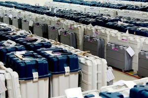 സ്ട്രോങ് റൂമുകളിൽ രാഷ്ട്രീയ പാർട്ടികൾക്കും കാവലിരിക്കാം; നിരീക്ഷണത്തിന് പ്രതിനിധികളെ നിയോഗിക്കാൻ നിർദ്ദേശം