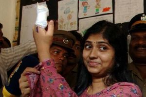 കൈക്കുഞ്ഞുമായി വോട്ടർക്ക് കാത്തുനിൽക്കേണ്ടി വന്ന സംഭവം: ബാലാവകാശ കമ്മീഷൻ കേസെടുത്തു