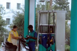 ഇന്ധനക്ഷാമം രൂക്ഷമാകുന്നു: റിലയൻസ് പമ്പുകളിൽ ഇന്ധന വിതരണത്തിന് നിയന്ത്രണം