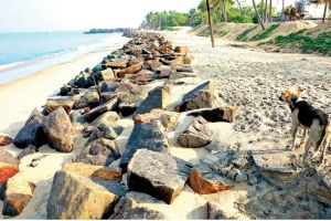 കാലവർഷം അടുത്തു; ആശങ്കയോടെ തീരവാസികൾ