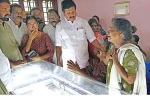 നിതിന്റെ അമ്മയെ കണ്ടുനിൽക്കാനാകാതെ സിദ്ധാർഥന്റെ അമ്മ