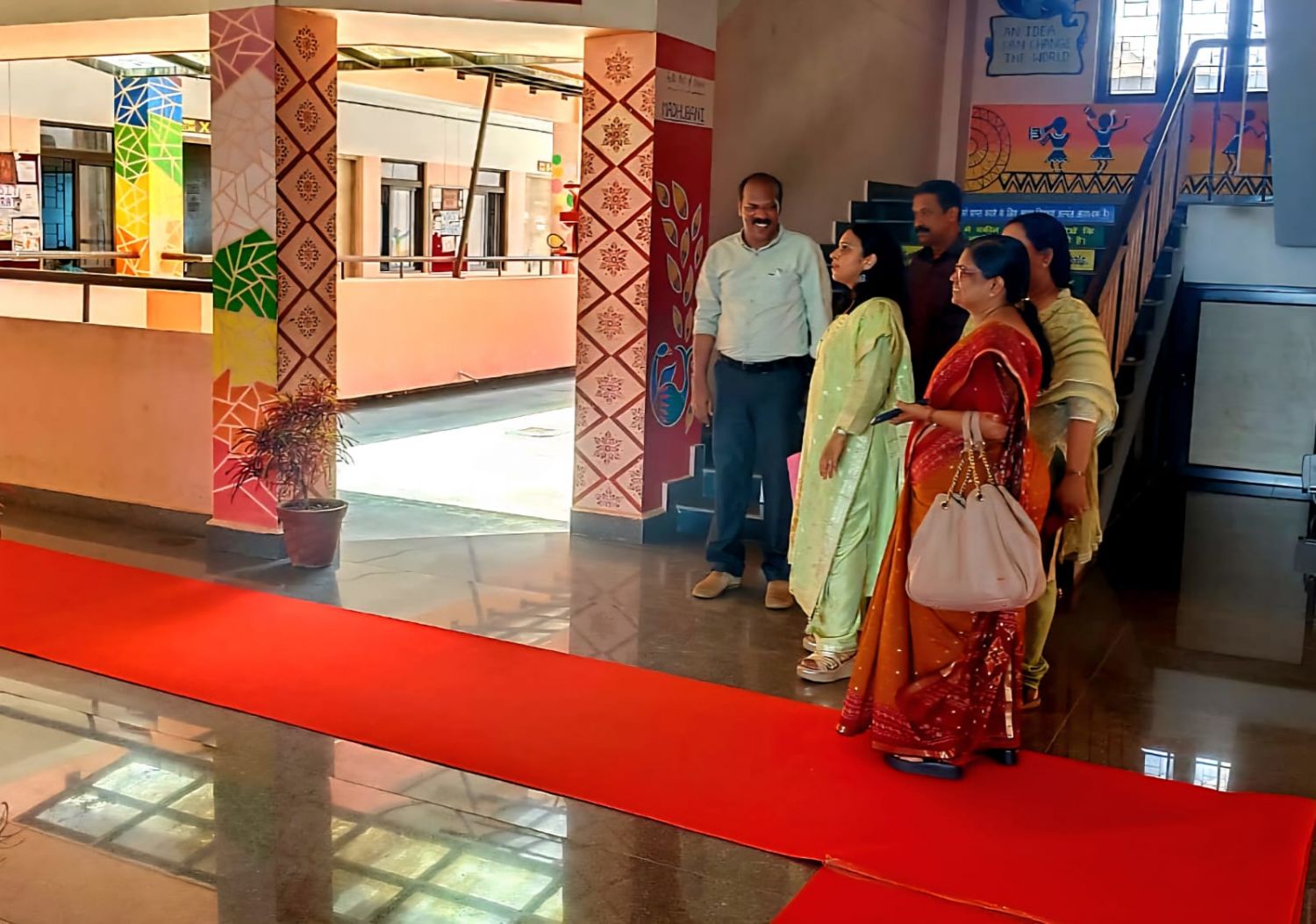 മീര ശ്രീവാസ്തവ പി.എം.ശ്രീ കെ.വി. മാഹി സന്ദർശിച്ചു.