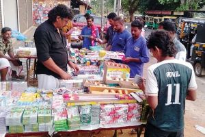 വിഷുവൊരുക്കം: പടക്കവിപണി ഉഷാർ