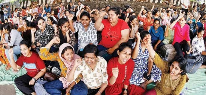 ശമ്പളവർധന ഉറപ്പായി; കോഴിക്കോട്ടെ സ്വകാര്യ ആശുപത്രി നഴ്സുമാരുടെ സമരം അവസാനിച്ചു