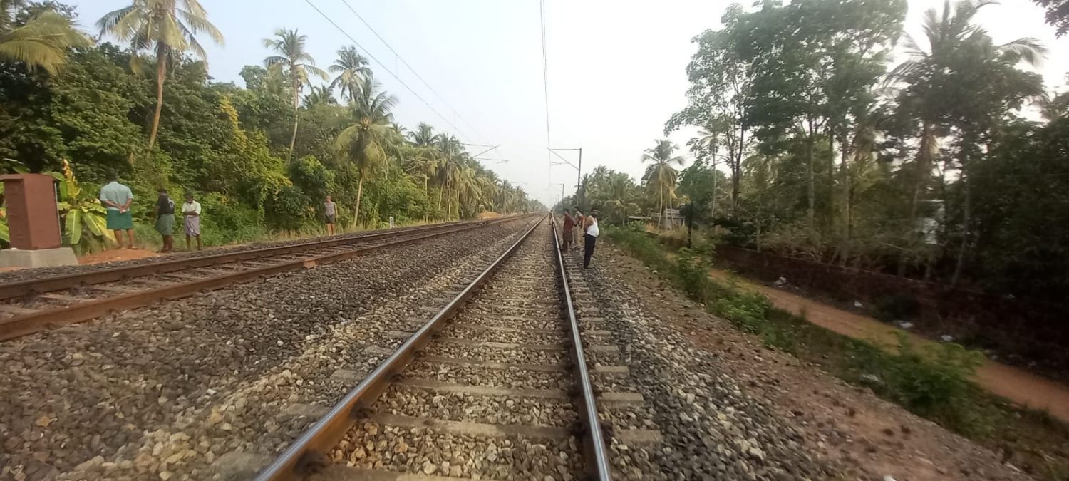 തിക്കോടിയിൽ ട്രെയിനിടിച്ച് അജ്ഞാതൻ മരിച്ചു; മൃതദേഹം ചിന്നിച്ചിതറിയ നിലയിൽ