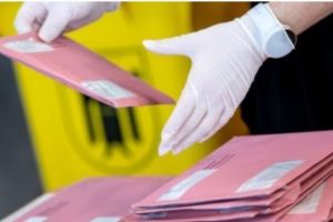 പോസ്റ്റൽ വോട്ട് നിഷേധം; തെരഞ്ഞെടുപ്പ് കമ്മീഷനെതിരെ ഉദ്യോഗസ്ഥർ ഹൈക്കോടതിയിൽ