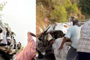 വാൽപ്പാറയിൽ ടൂറിസ്റ്റ് വാൻ കൊക്കയിലേക്ക് മറിഞ്ഞു; എട്ട് മലയാളികൾക്ക് ദാരുണാന്ത്യം