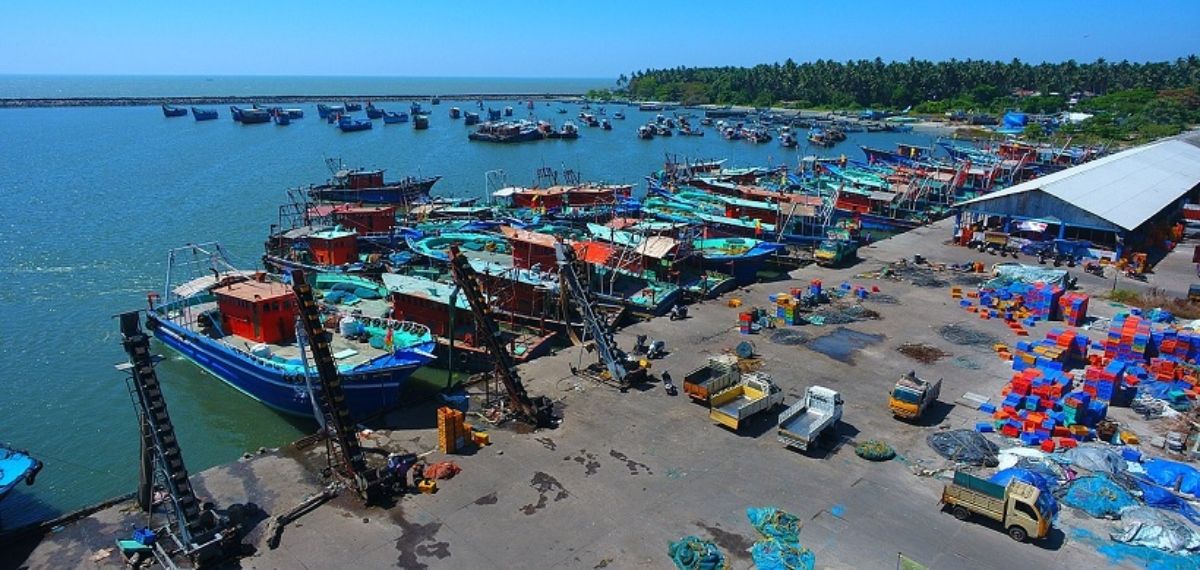 ബേപ്പൂര്‍ ഹാര്‍ബറില്‍ നിന്ന് മത്സ്യബന്ധനത്തിന് പോയവരില്‍ നാല് പേര്‍ക്ക് ശ്വാസതടസം; ഒരാള്‍ മരിച്ചു