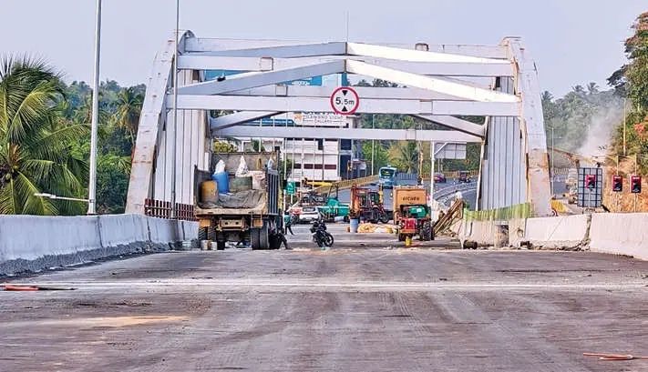 കുറ്റിപ്പുറത്തെ കോമ്പോസിറ്റ് ഗർഡർ റെയിൽവേ മേൽപ്പാലം ഇന്ന് തുറക്കും