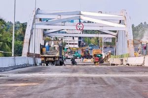 കുറ്റിപ്പുറത്തെ കോമ്പോസിറ്റ് ഗർഡർ റെയിൽവേ മേൽപ്പാലം ഇന്ന് തുറക്കും