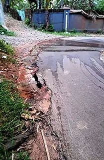 കൊടുംവരൾച്ചയിലും എടച്ചേരിയിൽ ശുദ്ധജലം റോഡിലൊഴുകുന്നു; അധികൃതർക്ക് അവഗണനയെന്ന് പരാതി