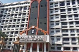 നഴ്‌സുമാരുടെ സമരം: അച്ചടക്ക നടപടി സ്വീകരിക്കാൻ മാനേജ്‌മെന്റുകൾക്ക് ഹൈക്കോടതി അനുമതി