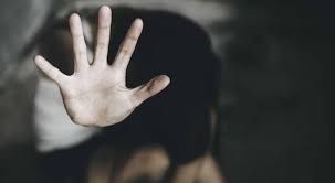 പ്രായപൂർത്തിയാകാത്ത പെൺകുട്ടിയെ പീഡിപ്പിച്ചു; രണ്ടു വർഷമായിട്ടും പ്രതിയെ പിടികൂടാതെ താമരശ്ശേരി പോലീസ്