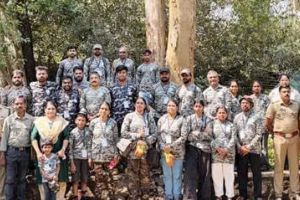 അധിനിവേശസസ്യങ്ങളെ വനഭൂമിയിൽനിന്ന് പിഴുതുമാറ്റി പ്രകൃതിസ്നേഹികൾ