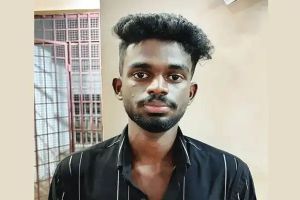 യുവതിക്ക് നേരെ ലൈംഗികാതിക്രമം: നമ്പർ പ്ലേറ്റില്ലാത്ത ബൈക്കിലെത്തിയ 20-കാരൻ പിടിയിൽ