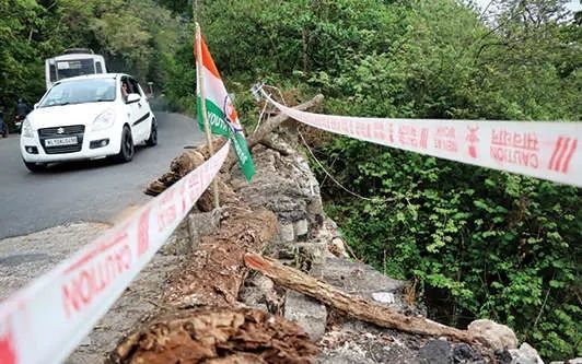 താമരശ്ശേരി ചുരം: തകർന്ന കൈവരികളും ഉയരം കുറഞ്ഞ ഭിത്തികളും; സുരക്ഷാ നടപടികൾ ചുവപ്പുനാടയിൽ