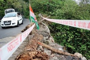 താമരശ്ശേരി ചുരം: തകർന്ന കൈവരികളും ഉയരം കുറഞ്ഞ ഭിത്തികളും; സുരക്ഷാ നടപടികൾ ചുവപ്പുനാടയിൽ