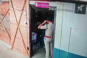 പേരാമ്പ്ര വിവാദം: തുറന്നത് സ്‌ട്രോങ് റൂമല്ലെന്ന് ജില്ലാ കളക്ടർ; രാഷ്ട്രീയ വിവാദം പുകയുന്നു