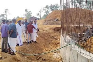 കാപ്കോസ് റൈസ് മില്ലിൻ്റെ നിർമാണപുരോഗതി വിലയിരുത്താൻ മന്ത്രിയെത്തി