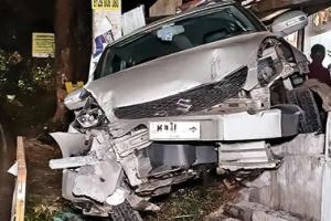 കുറ്റ്യാടി ചുരം റോഡിൽ കാർ നിയന്ത്രണംവിട്ട് അപകടം: രണ്ടുപേർക്ക് പരിക്ക്