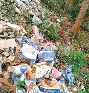 പേരാമ്പ്രയിൽ കനാൽ പരിസരത്ത് മാലിന്യം തള്ളി: നടപടിയെടുക്കാതെ അധികൃതർ