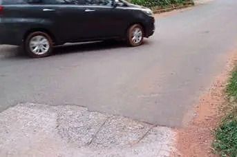 മുയിപ്പോത്ത് കോൺക്രീറ്റ് ചെയ്ത റോഡും തകർന്നു  അപകടഭീഷണിയുമായി ചാനിയംകടവ്-പേരാമ്പ്ര പാത