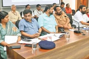 തൃശ്ശൂർ പൂരം: വെടിക്കെട്ട് ഒഴിവാക്കും; ആചാരങ്ങൾ മാറ്റമില്ലാതെ തുടരും