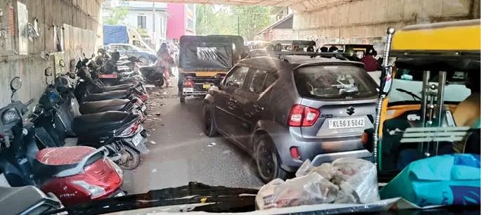 തിക്കോടി അടിപ്പാതയിൽ രൂക്ഷമായ ഗതാഗതക്കുരുക്ക്; നട്ടംതിരിഞ്ഞ് യാത്രക്കാർ