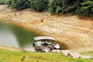 കക്കയം ഹൈഡൽ ടൂറിസം കേന്ദ്രത്തിൽ ബോട്ട് സർവീസ് പ്രതിസന്ധിയിൽ; വിനോദസഞ്ചാരികൾ ദുരിതത്തിൽ