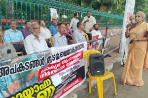 വെടിക്കെട്ടപകടങ്ങൾ തുടർക്കഥയാവുമ്പോൾ വെടിക്കെട്ടപകടങ്ങൾ ഒഴിവാക്കാൻ സർക്കാരുകൾ കർശന നടപടി സ്വീകരിക്കണമെന്ന് ആവശ്യപ്പെട്ട് സായാഹ്ന ധർണ്ണ നടത്തി.