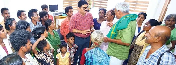 വയനാട് മരിയനാട് ഭൂസമരസമിതിയുടെ പ്രതിഷേധം: സ്വന്തം മണ്ണെന്ന ആവശ്യവുമായി ആദിവാസി കുടുംബങ്ങൾ പാലക്കാട്ട്