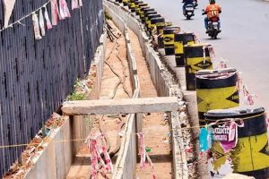 മാനാഞ്ചിറ-മലാപ്പറമ്പ് റോഡ് നവീകരണം: പൈപ്പ് ചോർച്ചയും മലിനജല ഭീഷണിയും ആശങ്കയാകുന്നു